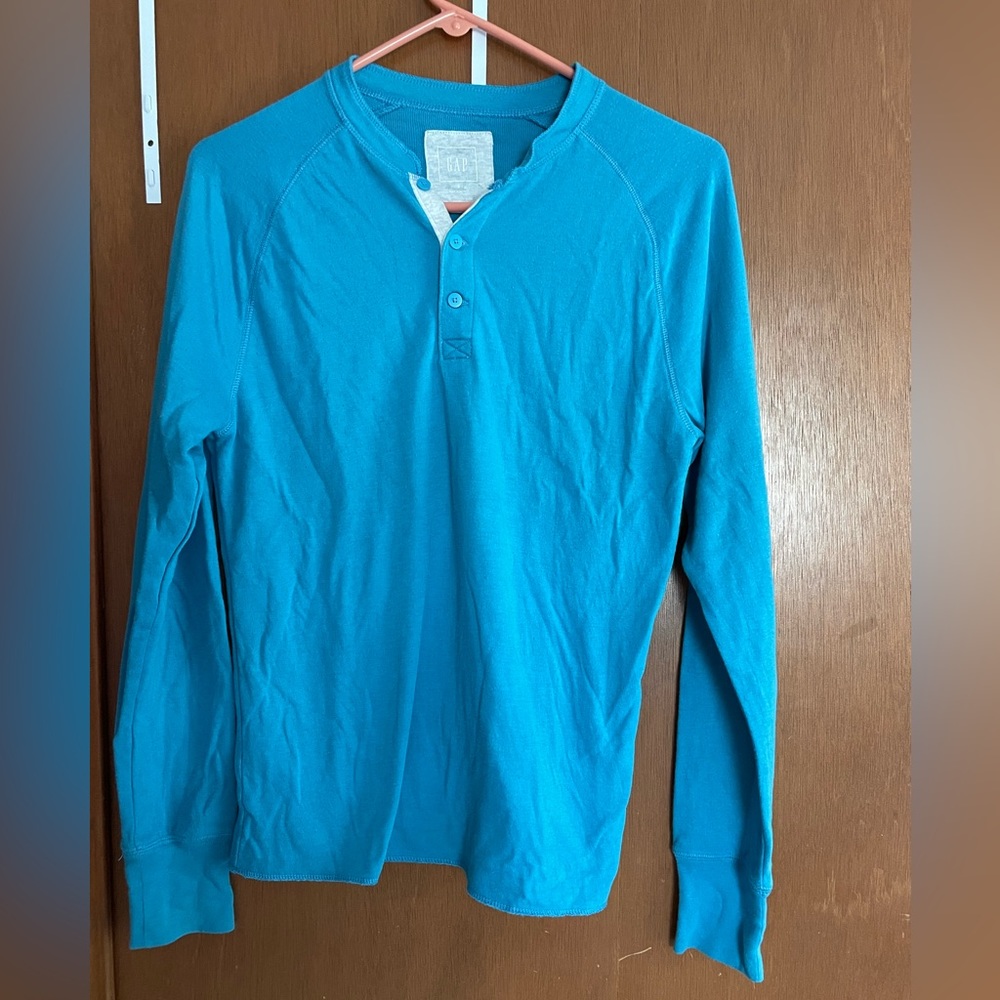 Men’s Gap long sleeve